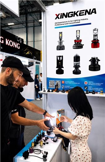 Xingkena trade show customer photo 1