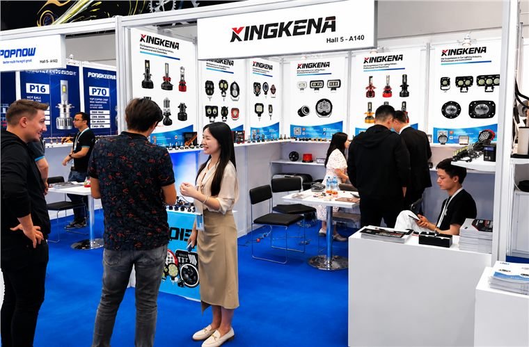 Xingkena trade show customer photo 2