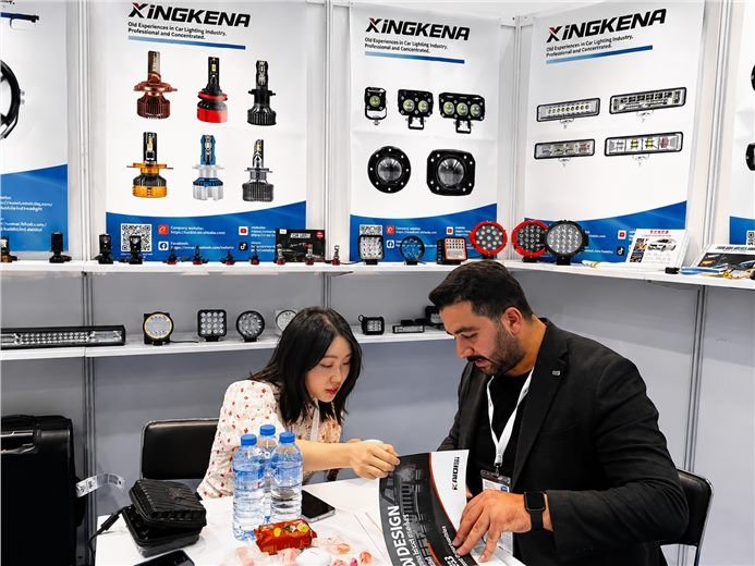Xingkena trade show customer photo 8