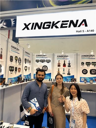 Xingkena trade show customer photo 10